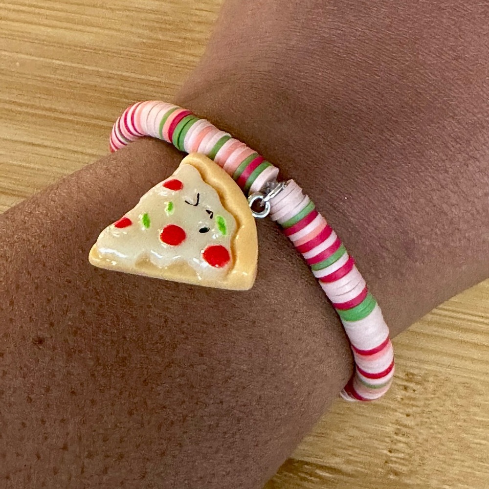 Handmade Polymer Clay  “Pizza” Stretch Bead Bracelet Size 7 inches - Picture 3 of 3